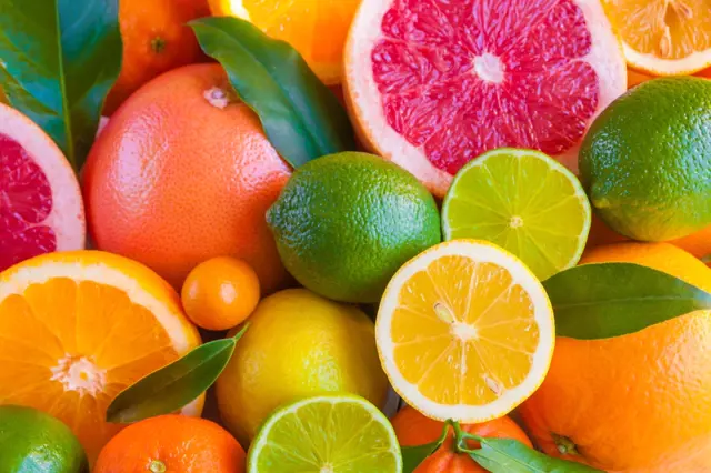 Čerstvá směs pomerančů a citronů snižující kyselinu močovou.