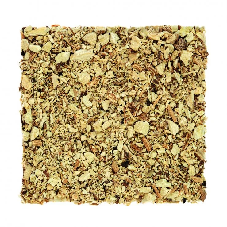 Sušené části rostliny mydlice lékařské pro péči o vlasy.